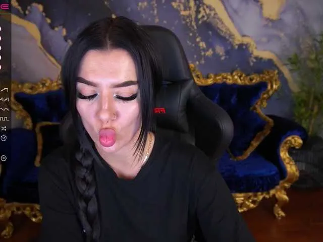 Live sex webcam photo for YanaShyy #275446375