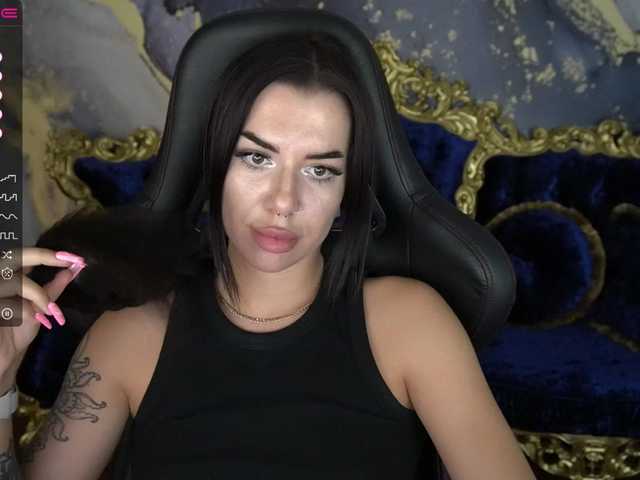 Live sex webcam photo for YanaShyy #275599900