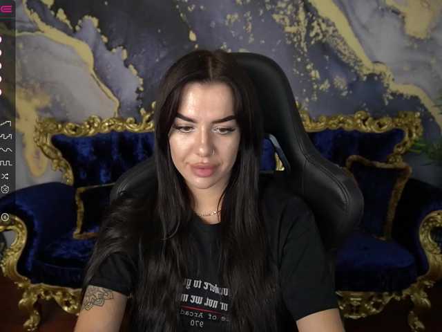 Live sex webcam photo for YanaShyy #275615477