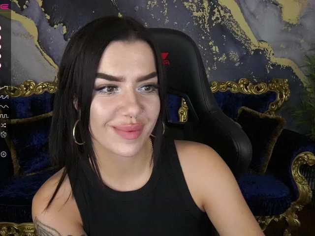 Live sex webcam photo for YanaShyy #275744577