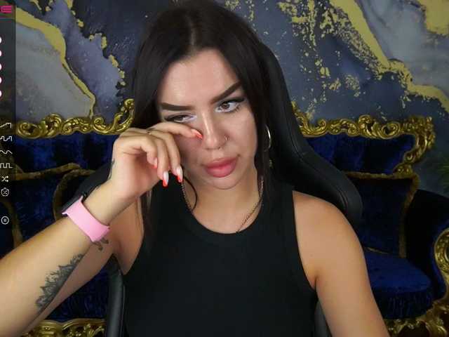 Live sex webcam photo for YanaShyy #275829313