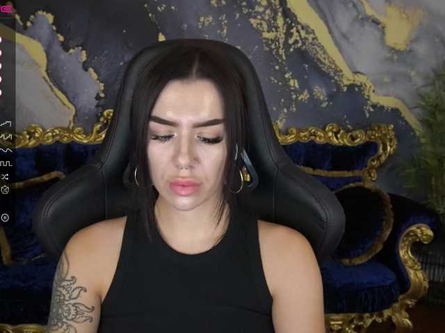 Live sex webcam photo for YanaShyy #275871047