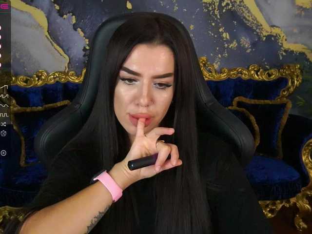 Live sex webcam photo for YanaShyy #275934606