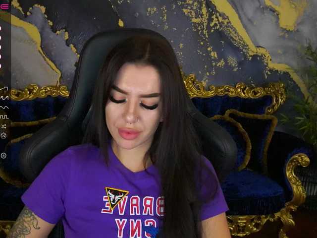 Live sex webcam photo for YanaShyy #275960185