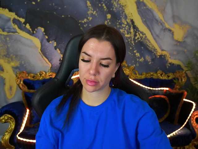 Live sex webcam photo for YanaShyy #276402015