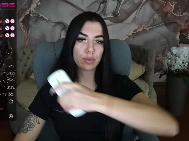 Live sex webcam photo for YanaShyy #276545533