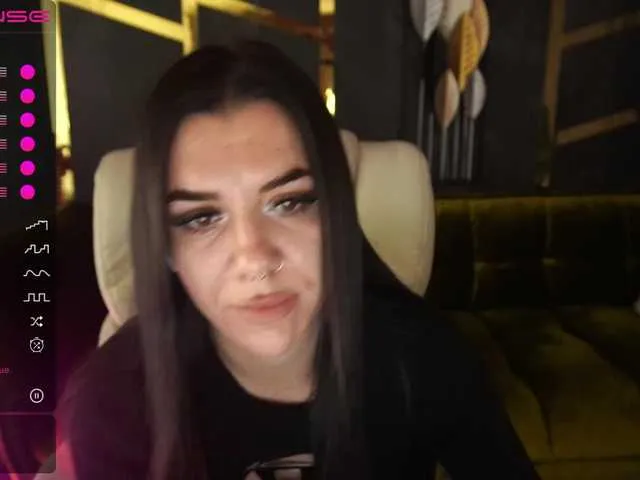 Live sex webcam photo for YanaShyy #276593015