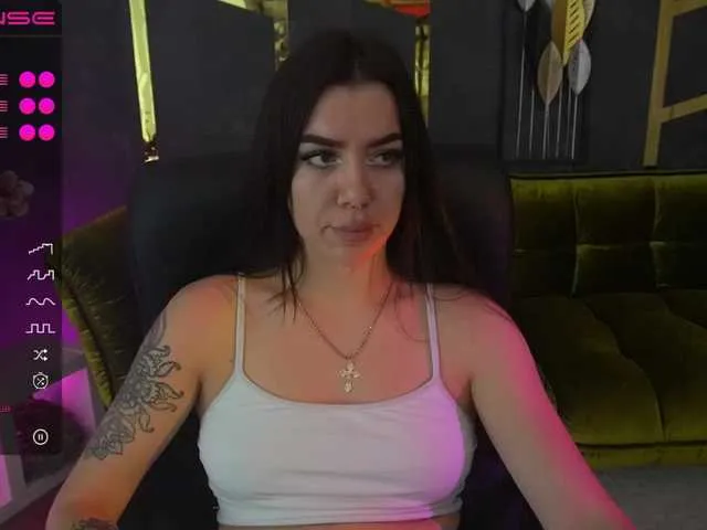 Live sex webcam photo for YanaShyy #276641335