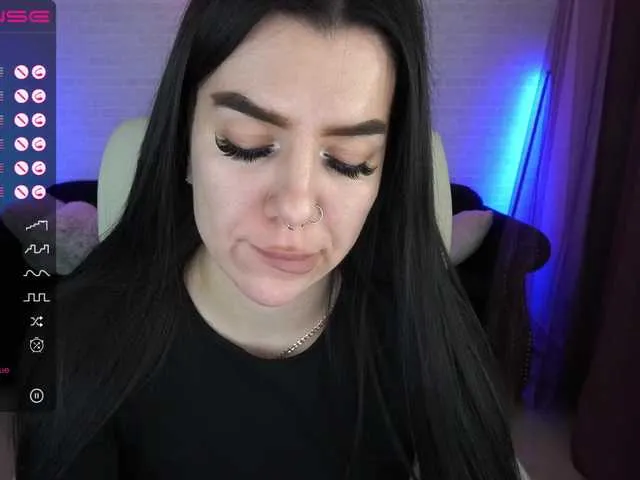 Live sex webcam photo for YanaShyy #276709827