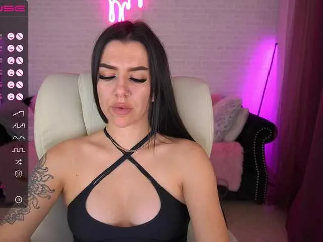 Live sex webcam photo for YanaShyy #276718545