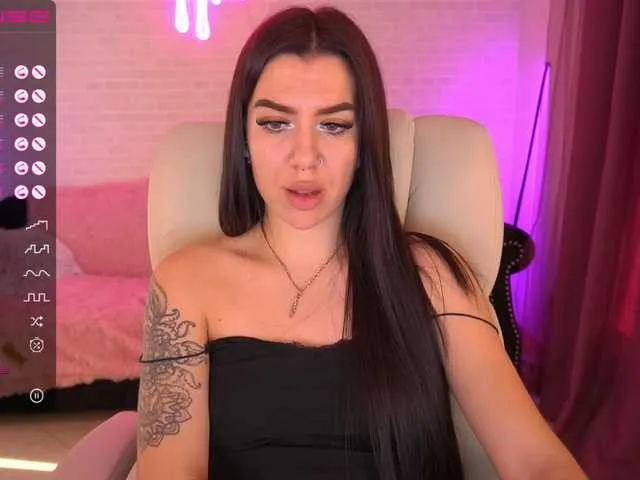 Live sex webcam photo for YanaShyy #276809506