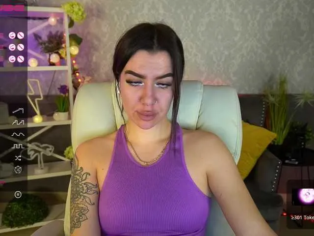 Live sex webcam photo for YanaShyy #276839601