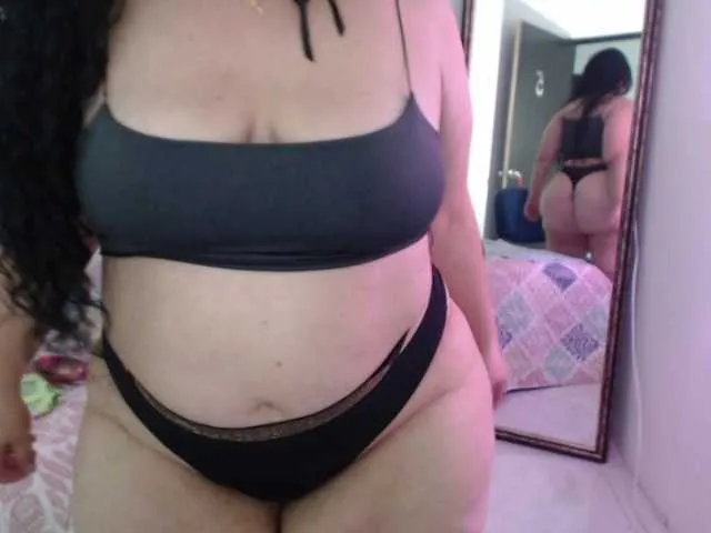 Live sex webcam photo for YanelaFlower #272351276