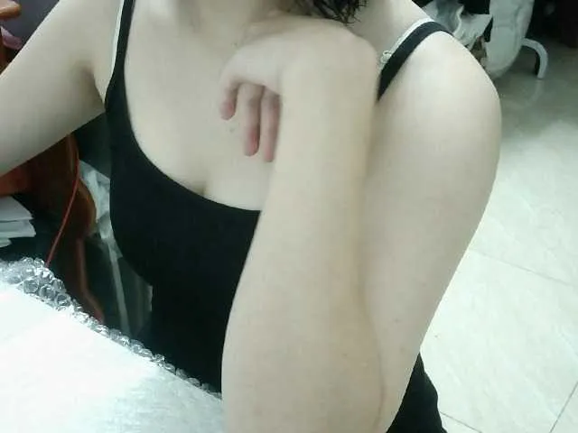 Live sex webcam photo for Yanhnhi #291563578