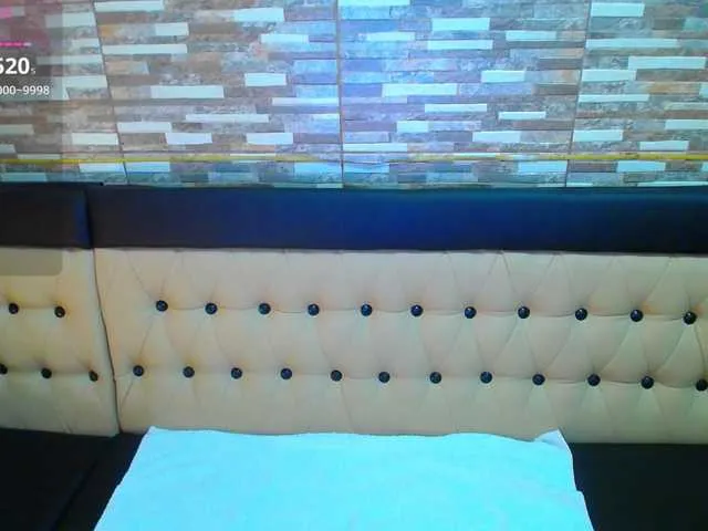 Live sex webcam photo for Yanisa28 #291437205