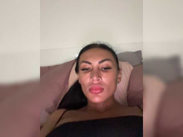 Live sex webcam photo for YannaFit #274384439