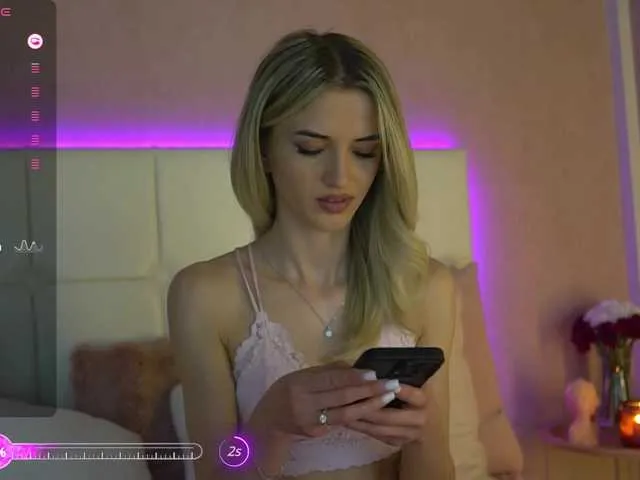 Live sex webcam photo for YannaJeen #290554009