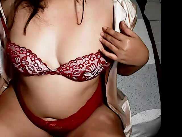 Live sex webcam photo for YannahBabe #277253168