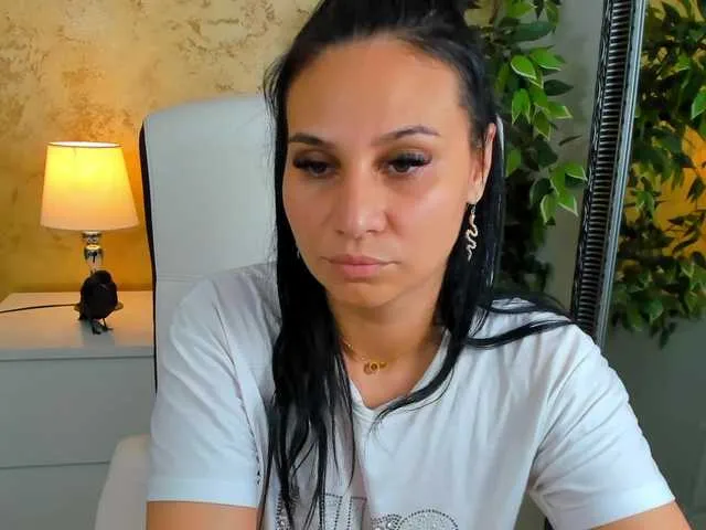 Live sex webcam photo for Yara-cox #278092575