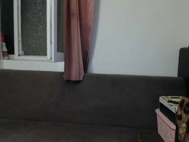 Live sex webcam photo for YasminaGeil #290161624