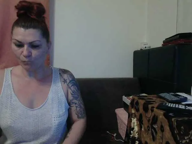 Live sex webcam photo for YasminaGeil #290189308