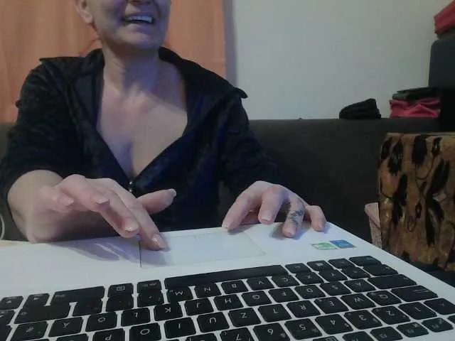 Live sex webcam photo for YasminaGeil #290440394