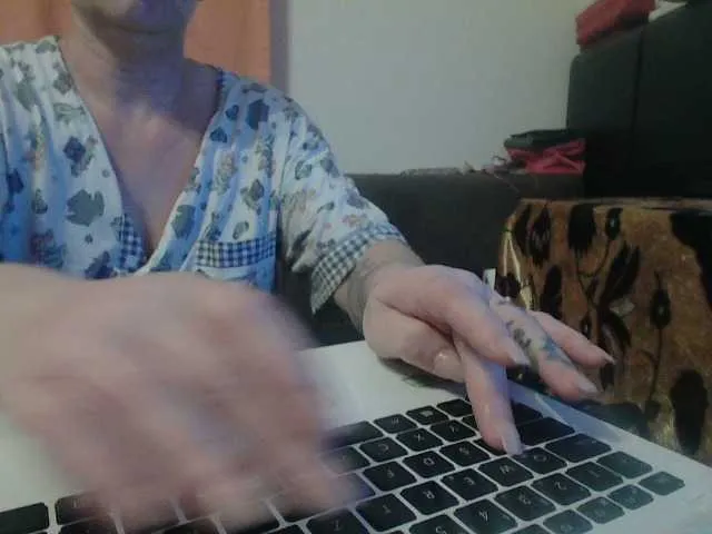 Live sex webcam photo for YasminaGeil #290501864