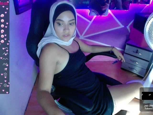 Live sex webcam photo for YassiraHashim #275529296