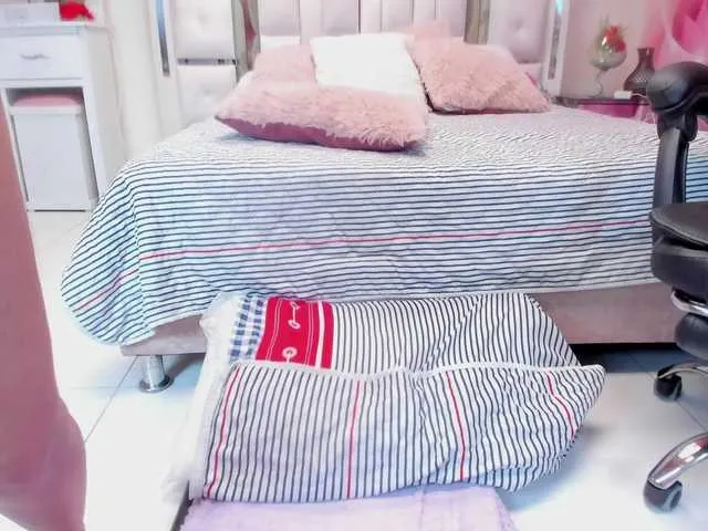 Live sex webcam photo for Yelena-mutiz #291294334