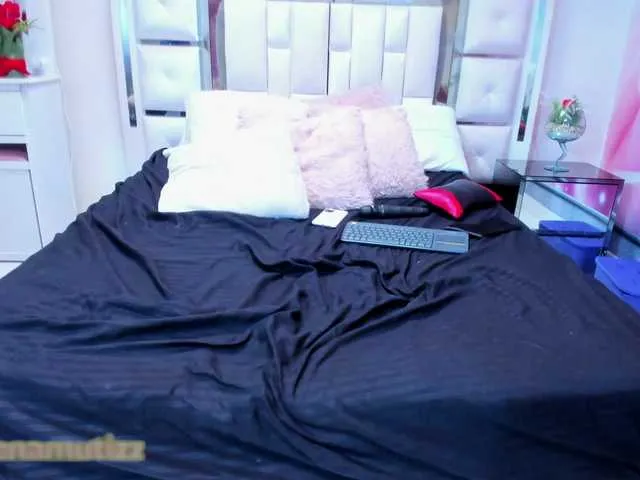 Live sex webcam photo for Yelena-mutiz #291873899