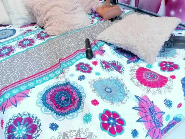 Live sex webcam photo for Yelena-mutiz #291996163