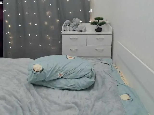 Live sex webcam photo for Yellany #276331152