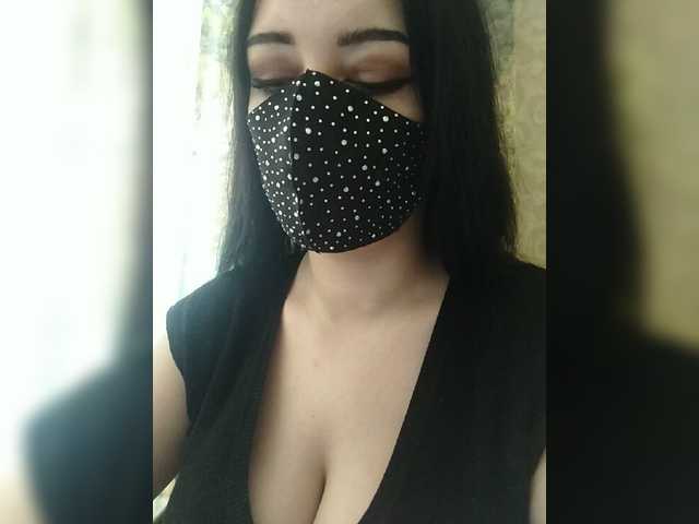 Live sex webcam photo for YennSI #275420184