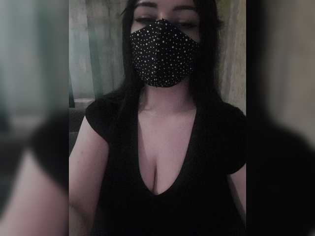 Live sex webcam photo for YennSI #275560534