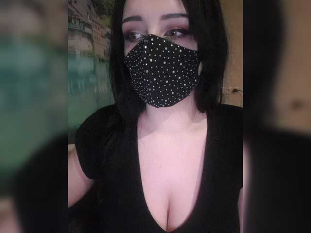 Live sex webcam photo for YennSI #275602348