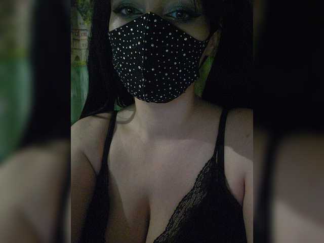 Live sex webcam photo for YennSI #275954482