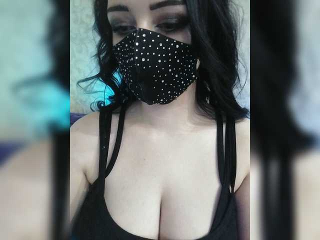 Live sex webcam photo for YennSI #276786073