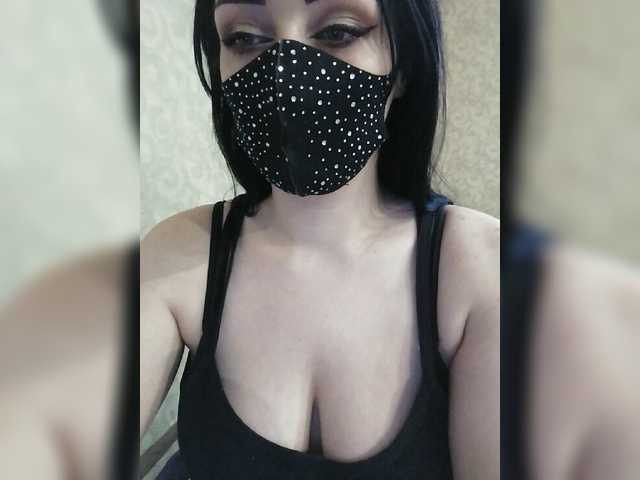 Live sex webcam photo for YennSI #276809967