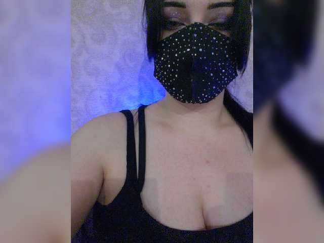 Live sex webcam photo for YennSI #276925561