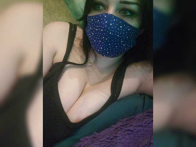 Live sex webcam photo for YennSI #276957758