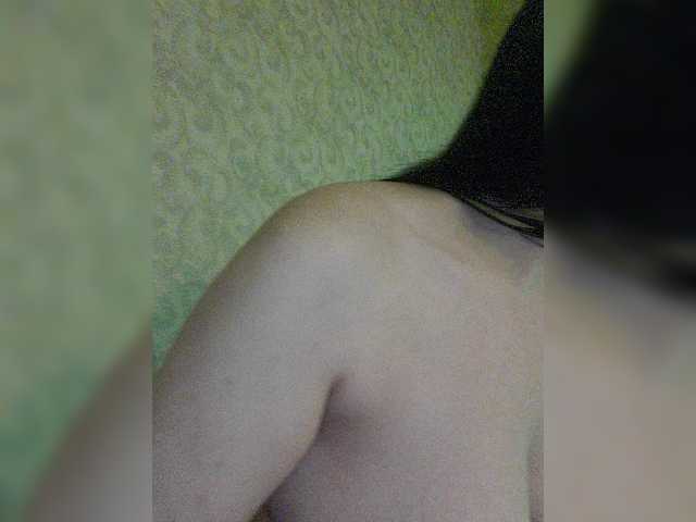 Live sex webcam photo for YennSI #276981312