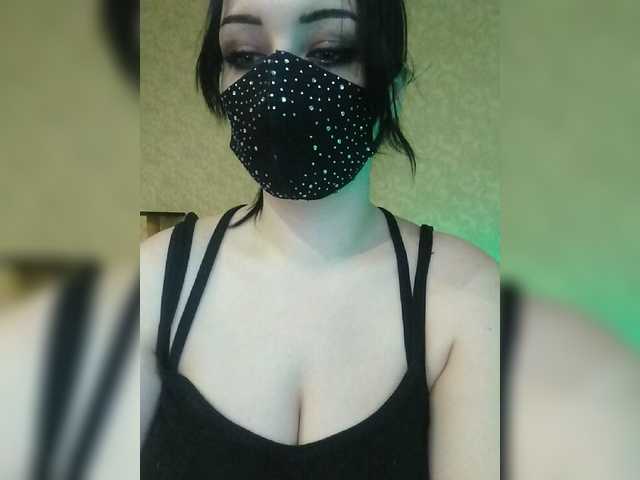 Live sex webcam photo for YennSI #277089933