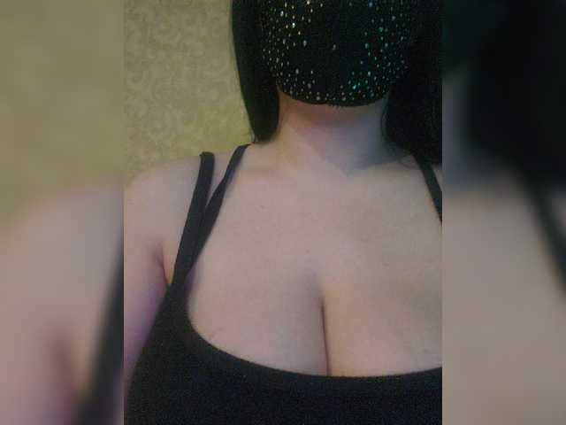 Live sex webcam photo for YennSI #277204037