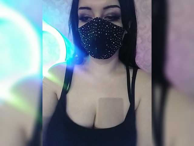 Live sex webcam photo for YennSI #277266807