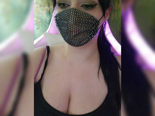 Live sex webcam photo for YennSI #278209384