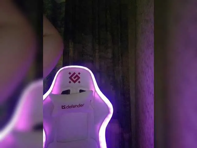 Live sex webcam photo for YennSI #280897835