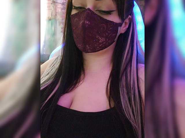 Live sex webcam photo for YennSI #291399223