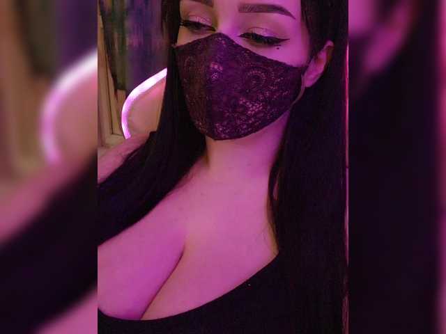 Live sex webcam photo for YennSI #292071447