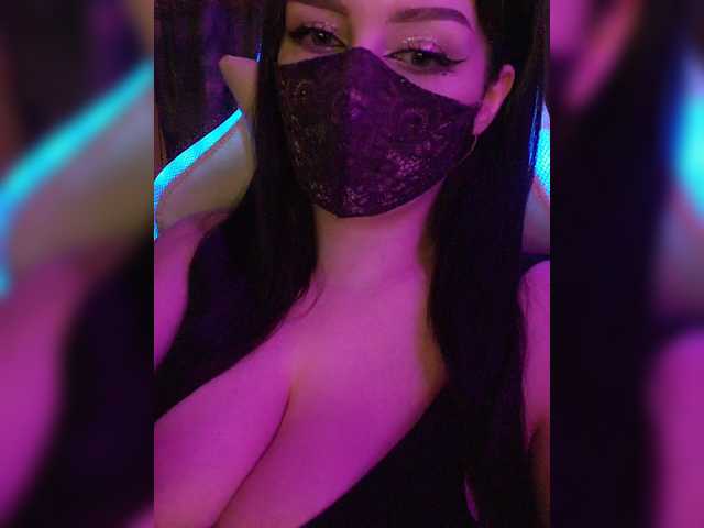 Live sex webcam photo for YennSI #292118592