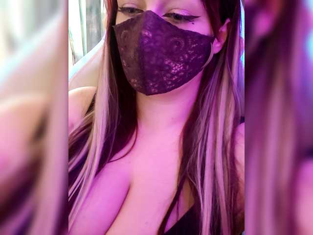 Live sex webcam photo for YennSI #292174915